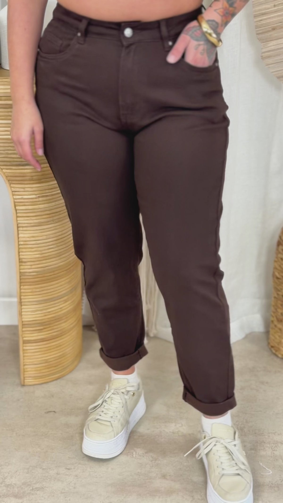 Jean grande taille chocolat Calia – vidéo 1